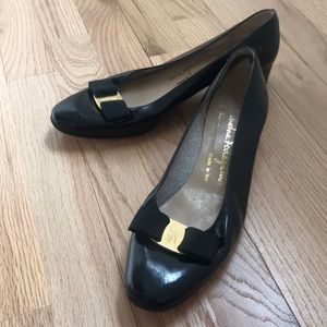 Ferragamo Vara flats in patent leather 7.5